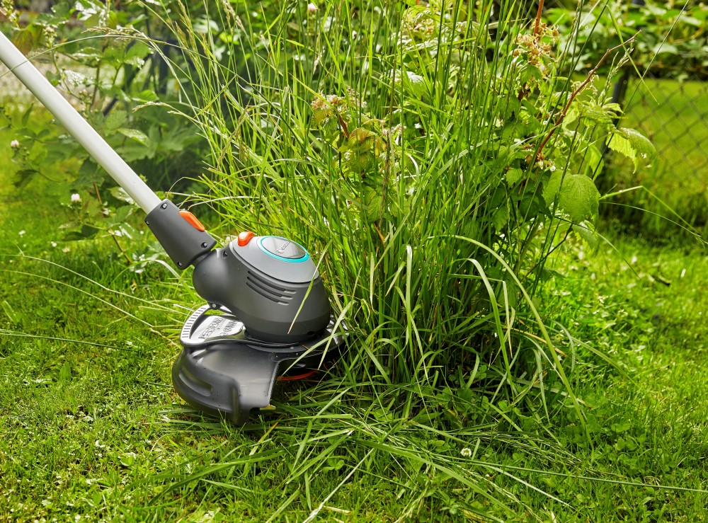 Welke grastrimmer is het beste voor ruig terrein?